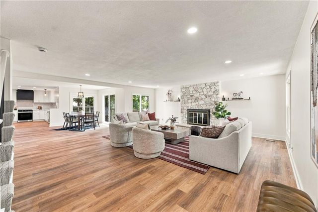 10140 Mackey Street, Overland Park, KS 66212