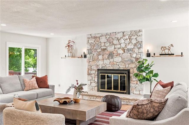 10140 Mackey Street, Overland Park, KS 66212