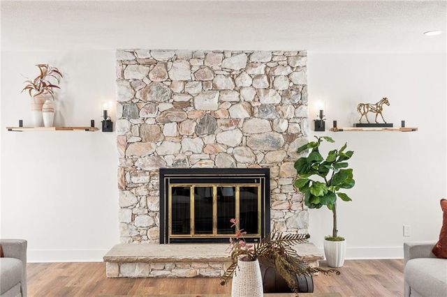 10140 Mackey Street, Overland Park, KS 66212