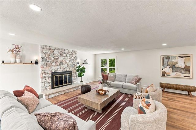 10140 Mackey Street, Overland Park, KS 66212