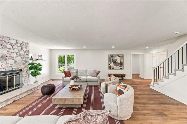 10140 Mackey Street, Overland Park, KS 66212