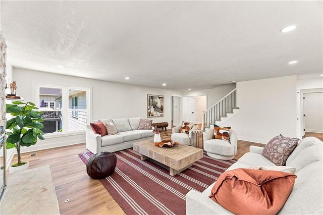 10140 Mackey Street, Overland Park, KS 66212
