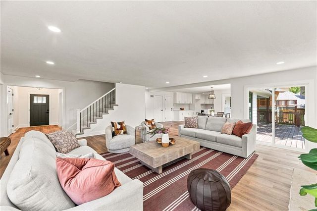 10140 Mackey Street, Overland Park, KS 66212