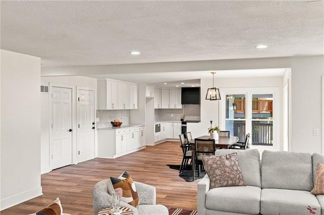 10140 Mackey Street, Overland Park, KS 66212