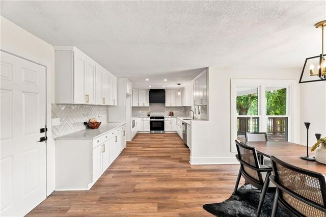 10140 Mackey Street, Overland Park, KS 66212