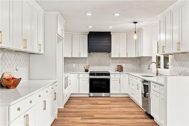 10140 Mackey Street, Overland Park, KS 66212