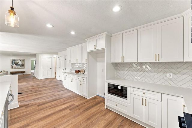 10140 Mackey Street, Overland Park, KS 66212