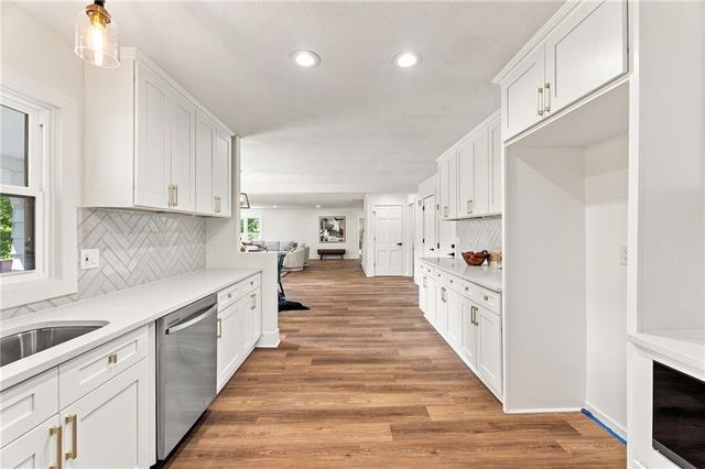 10140 Mackey Street, Overland Park, KS 66212