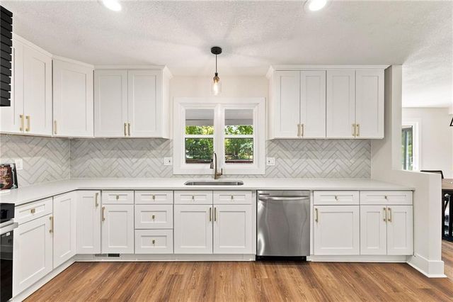 10140 Mackey Street, Overland Park, KS 66212