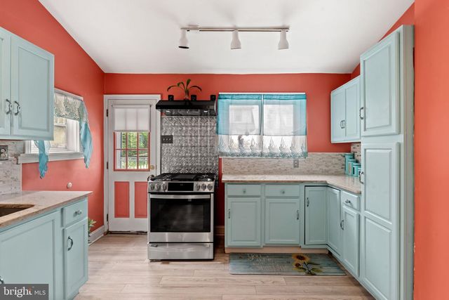 114 KENMORE RD, Upper Darby, PA 19082