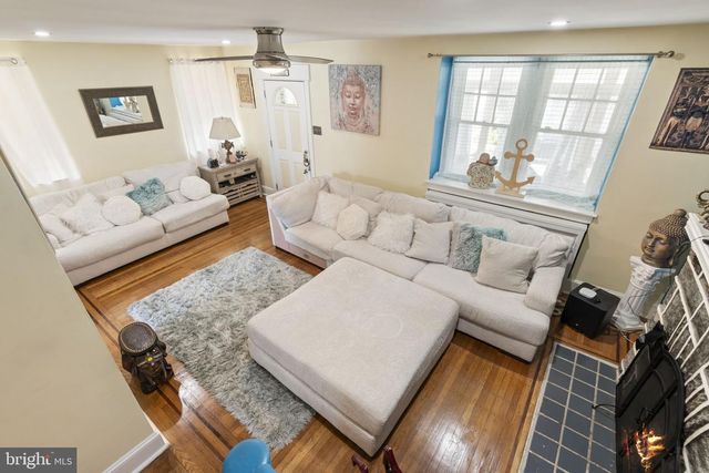 114 KENMORE RD, Upper Darby, PA 19082