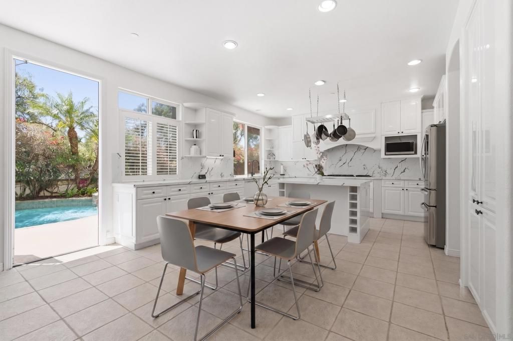 Image 10 of property listing at 10669 El Caballo, San Diego, CA 92127