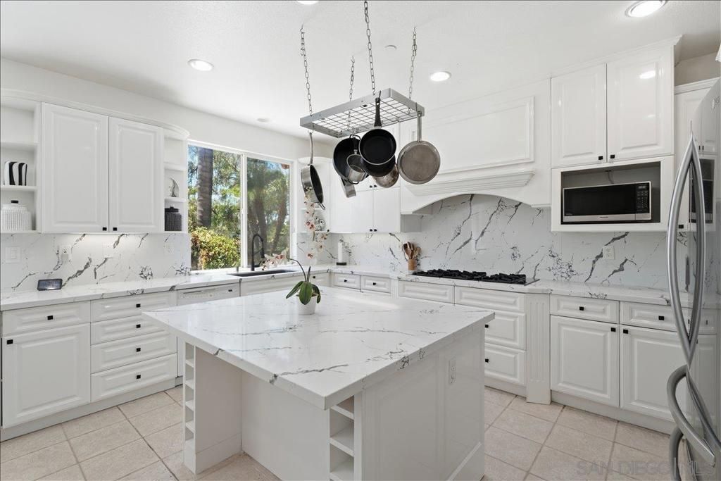 Image 12 of property listing at 10669 El Caballo, San Diego, CA 92127