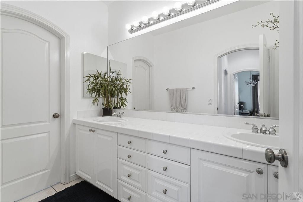 Image 44 of property listing at 10669 El Caballo, San Diego, CA 92127