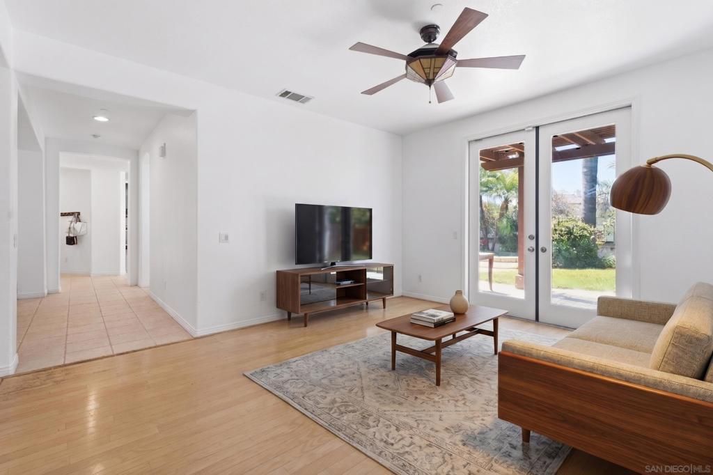 Image 6 of property listing at 10669 El Caballo, San Diego, CA 92127