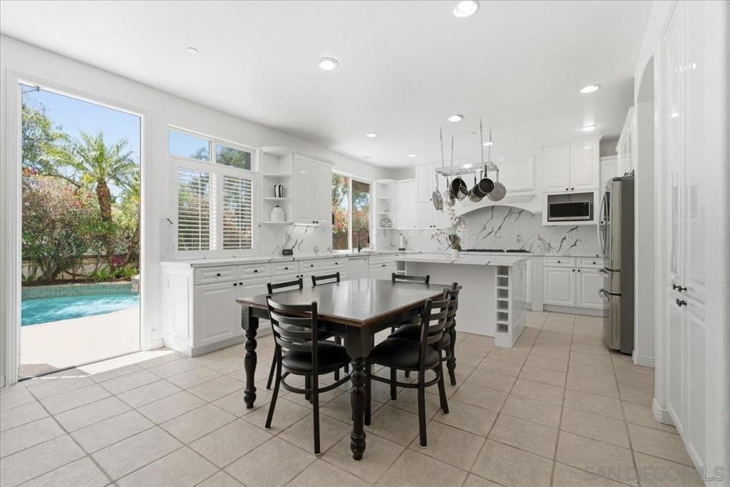 Image 61 of property listing at 10669 El Caballo, San Diego, CA 92127