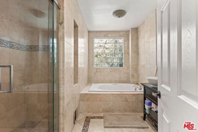 2132 Laurel Canyon Boulevard, Los Angeles, CA 90046