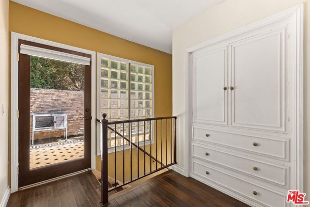 2132 Laurel Canyon Boulevard, Los Angeles, CA 90046
