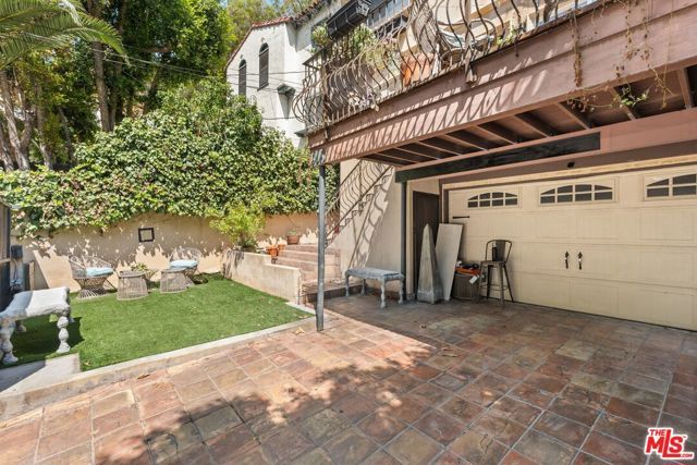 2132 Laurel Canyon Boulevard, Los Angeles, CA 90046
