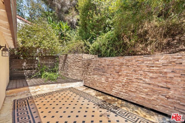 2132 Laurel Canyon Boulevard, Los Angeles, CA 90046