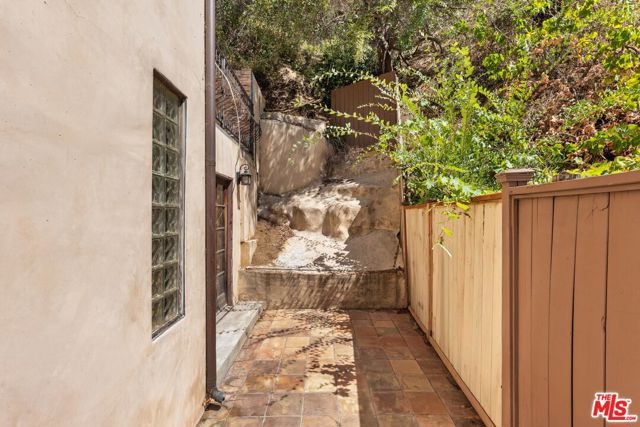 2132 Laurel Canyon Boulevard, Los Angeles, CA 90046