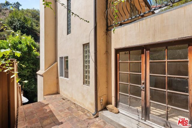 2132 Laurel Canyon Boulevard, Los Angeles, CA 90046