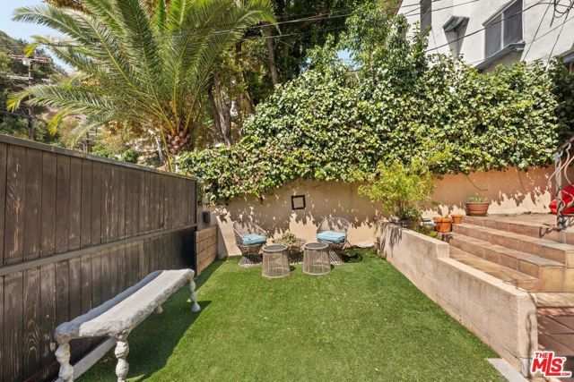 2132 Laurel Canyon Boulevard, Los Angeles, CA 90046