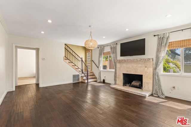 2132 Laurel Canyon Boulevard, Los Angeles, CA 90046