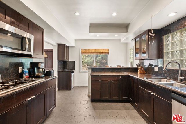 2132 Laurel Canyon Boulevard, Los Angeles, CA 90046
