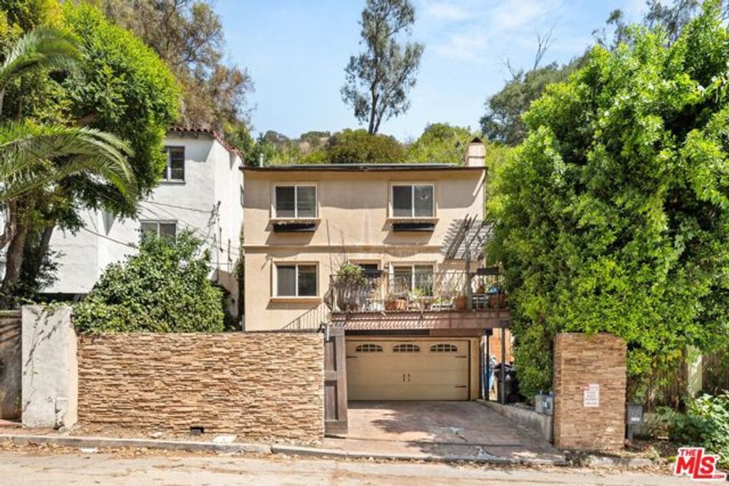 2132 Laurel Canyon Boulevard, Los Angeles, CA 90046