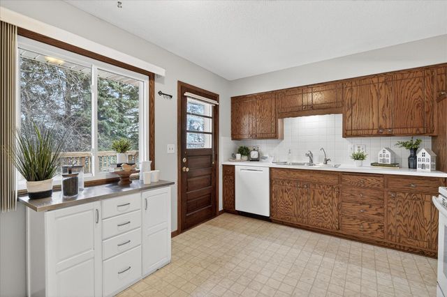 4600 Boone Avenue N, New Hope, MN 55428