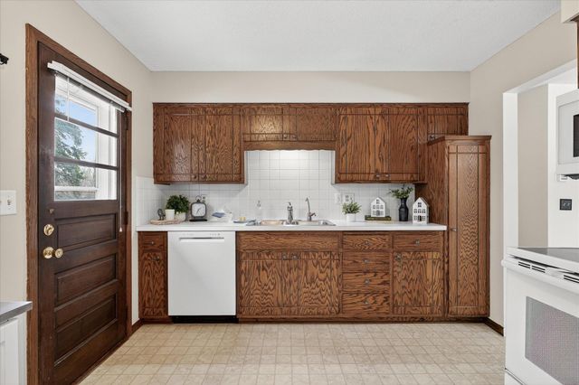 4600 Boone Avenue N, New Hope, MN 55428