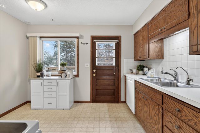 4600 Boone Avenue N, New Hope, MN 55428