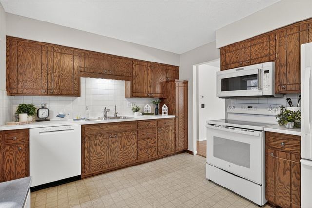 4600 Boone Avenue N, New Hope, MN 55428