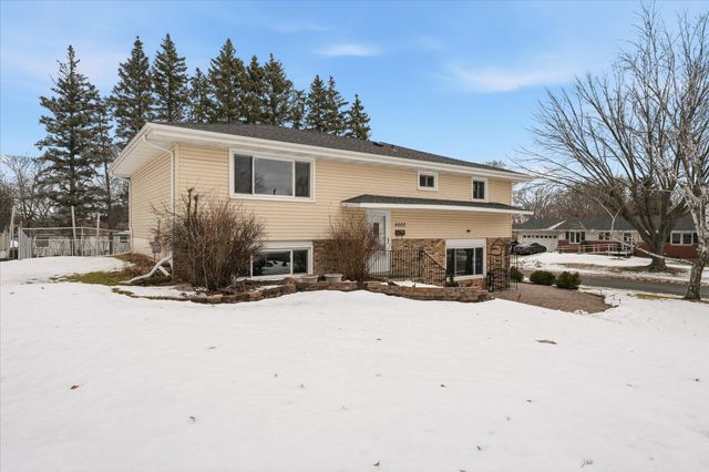 4600 Boone Avenue N, New Hope, MN 55428