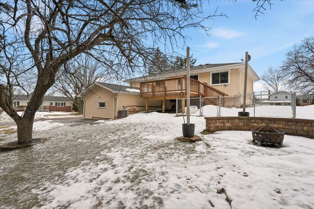 4600 Boone Avenue N, New Hope, MN 55428