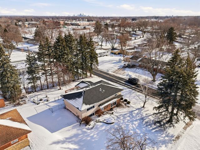 4600 Boone Avenue N, New Hope, MN 55428