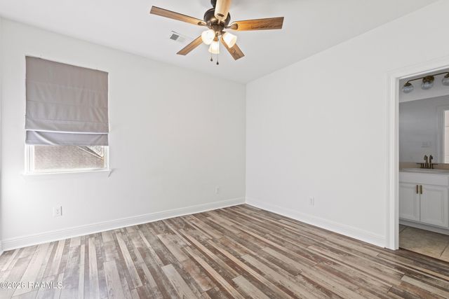 102 Stonehurst Drive, Youngsville, LA 70592