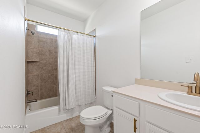 102 Stonehurst Drive, Youngsville, LA 70592