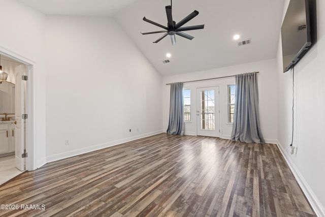 102 Stonehurst Drive, Youngsville, LA 70592