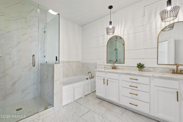 102 Stonehurst Drive, Youngsville, LA 70592