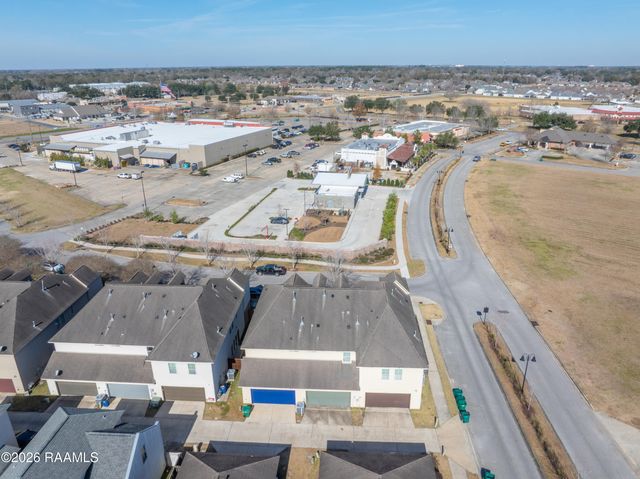 102 Stonehurst Drive, Youngsville, LA 70592