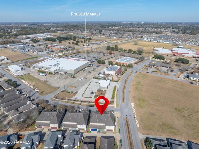 102 Stonehurst Drive, Youngsville, LA 70592