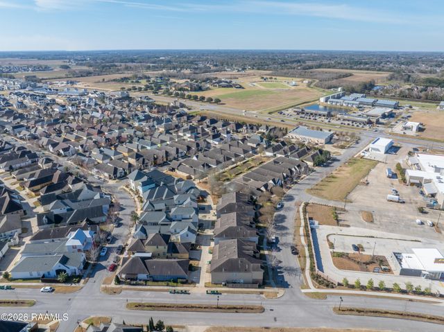 102 Stonehurst Drive, Youngsville, LA 70592