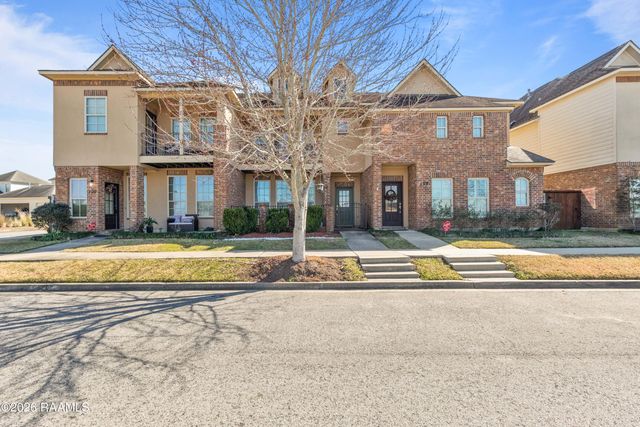 102 Stonehurst Drive, Youngsville, LA 70592