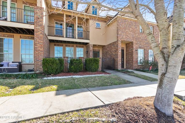 102 Stonehurst Drive, Youngsville, LA 70592