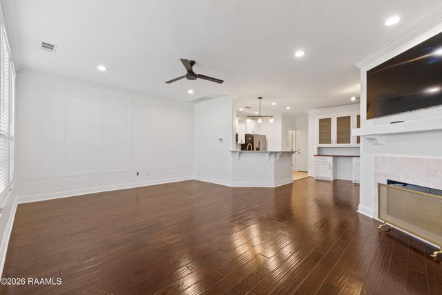 102 Stonehurst Drive, Youngsville, LA 70592