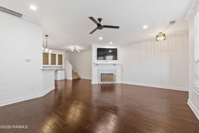 102 Stonehurst Drive, Youngsville, LA 70592