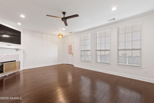 102 Stonehurst Drive, Youngsville, LA 70592