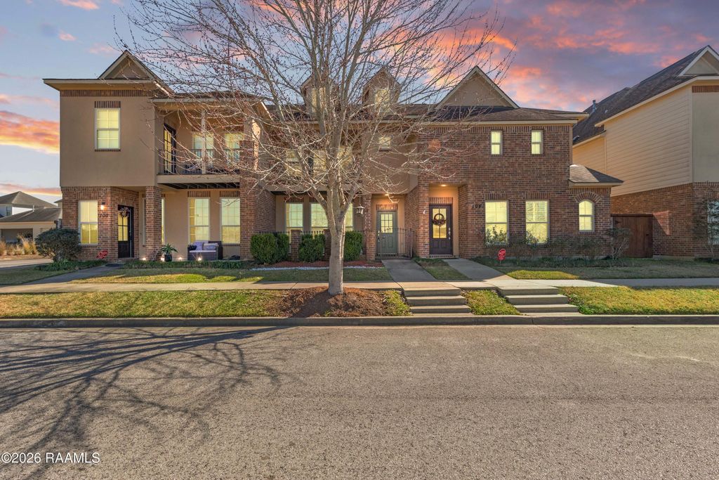 102 Stonehurst Drive, Youngsville, LA 70592